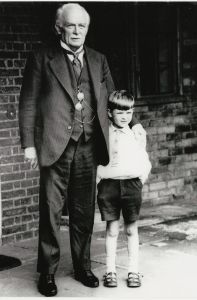 Bengy Carey Evans, now aged 90, as a child with his grandfather David Lloyd George in Criccieth CREDIT: Bengy Carey Evans